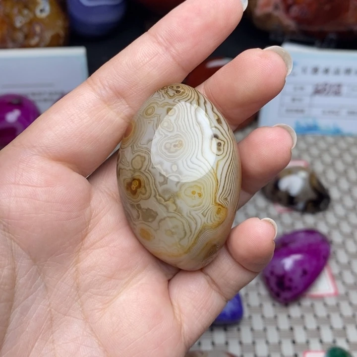 随***和未镶嵌原石玛瑙/玉髓