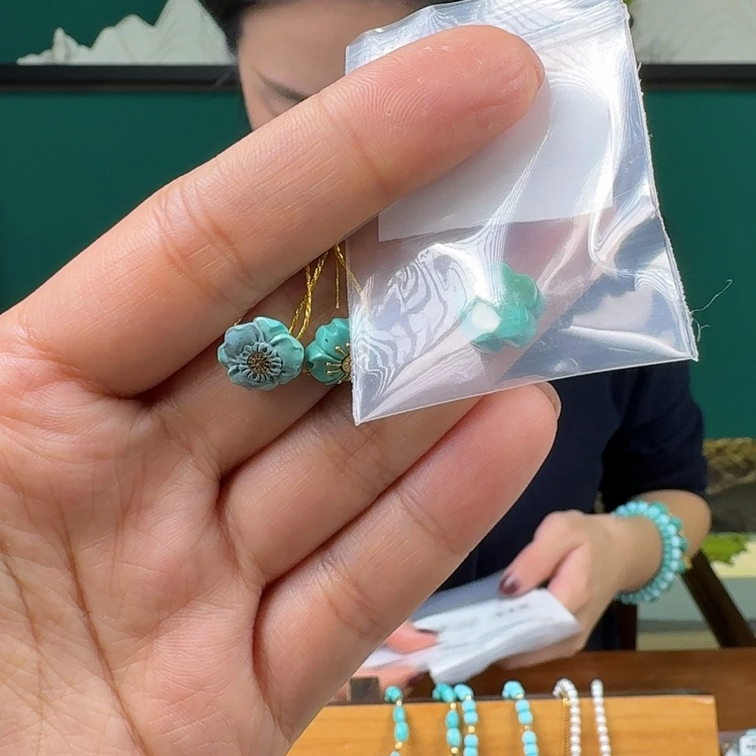 ****寒绿松石18K金镶嵌珠宝奇石