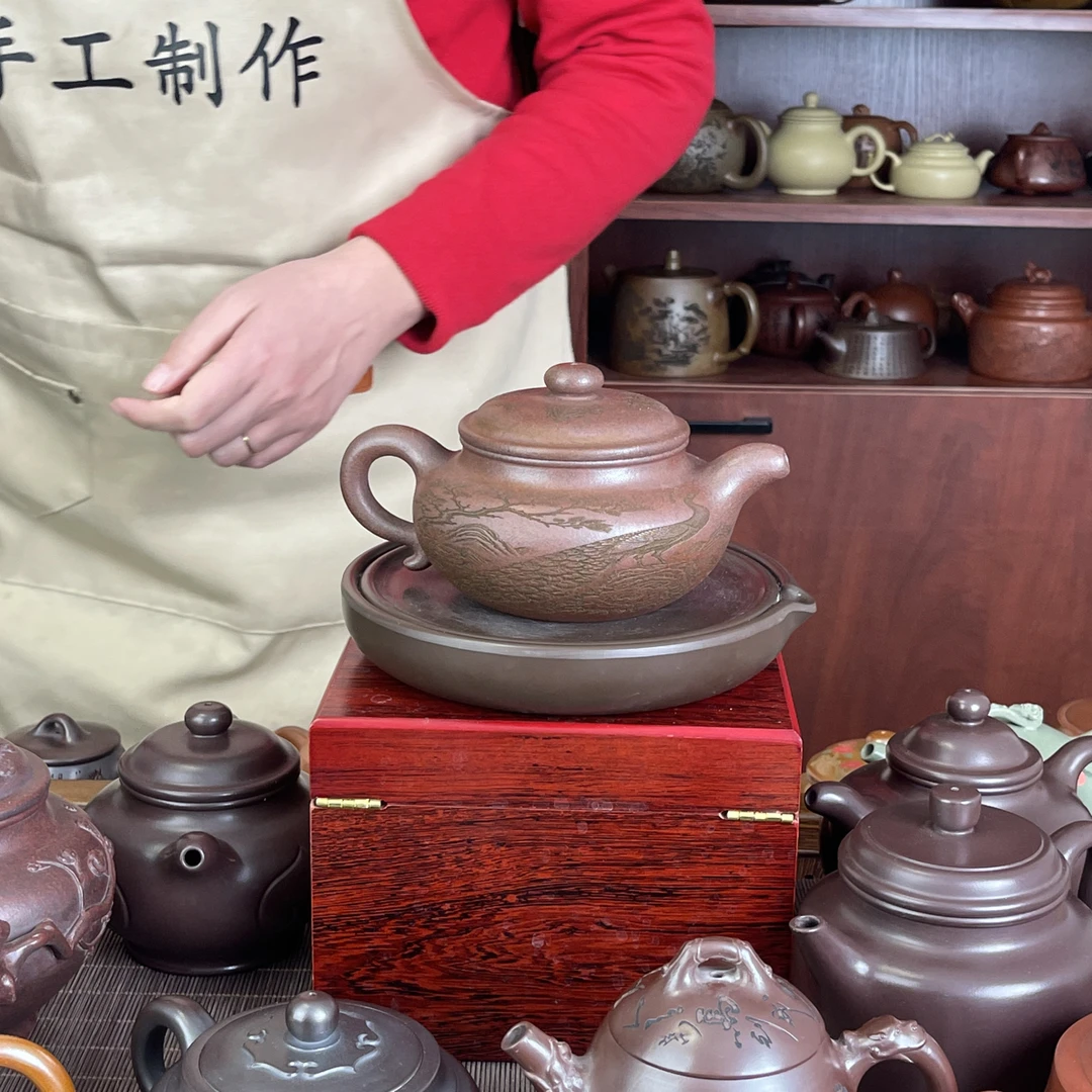 宜兴稀有原矿乌金砂仿古紫砂壶（高）