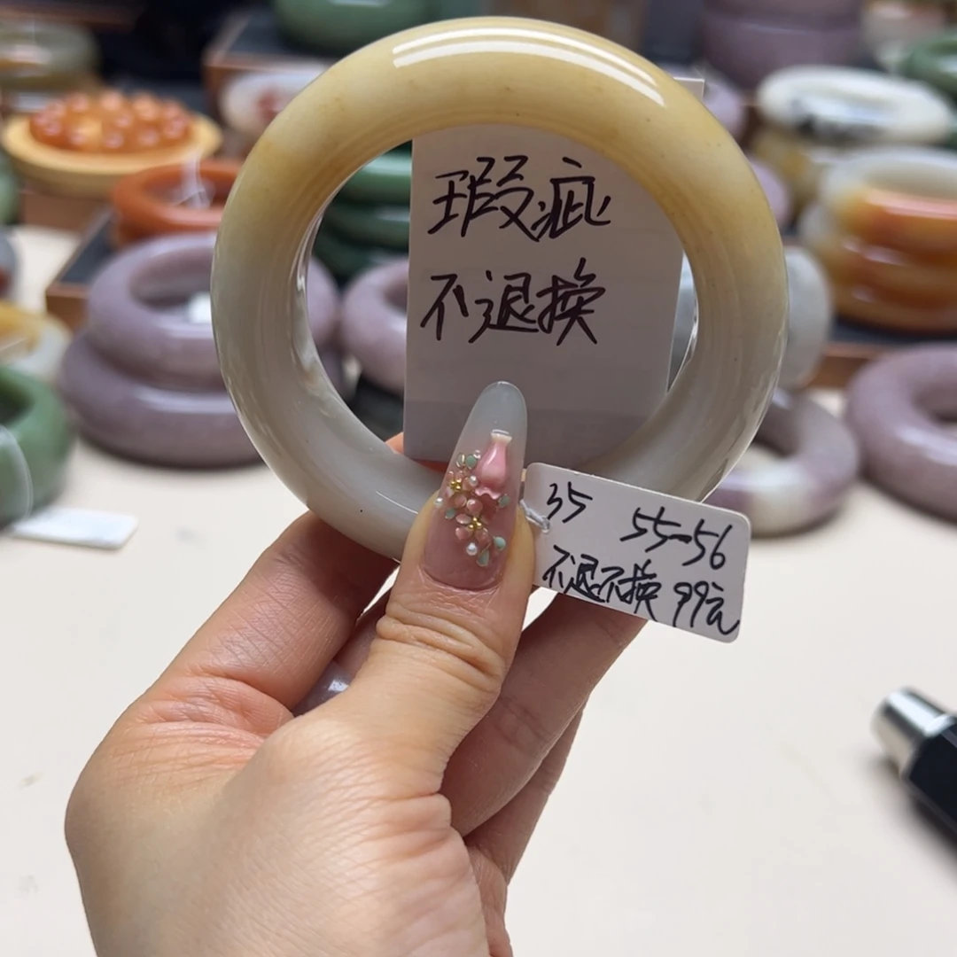 石英岩玉未镶嵌手镯