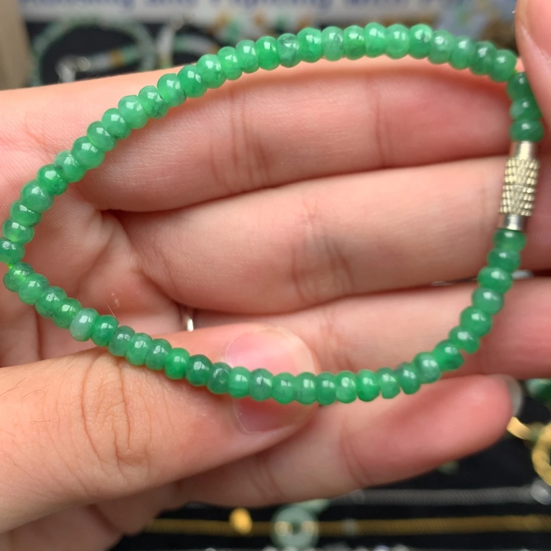 翡翠未镶嵌颈饰你是