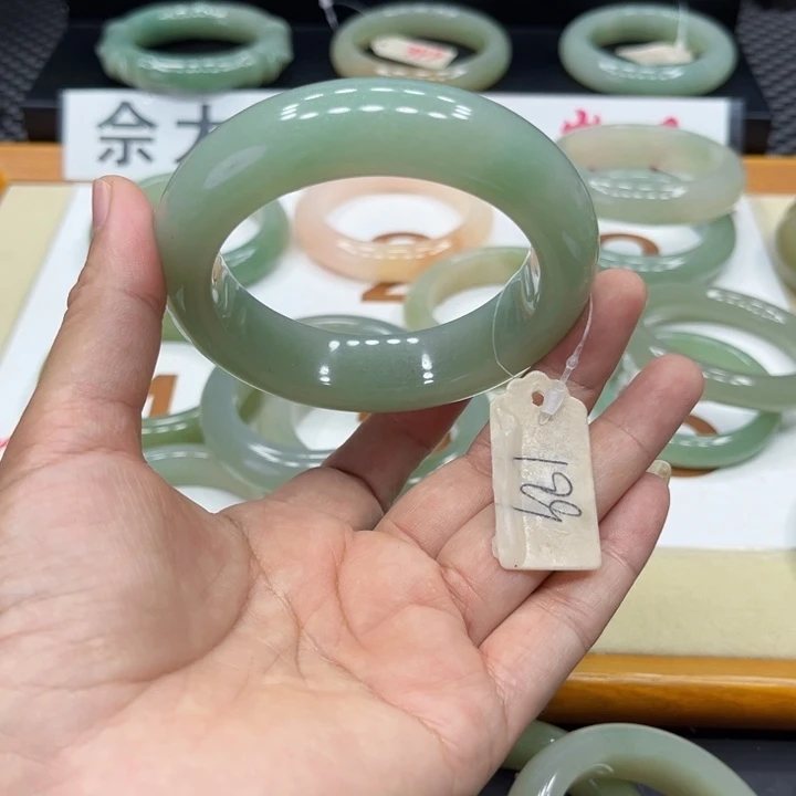 石英质玉手镯未镶嵌西***妈