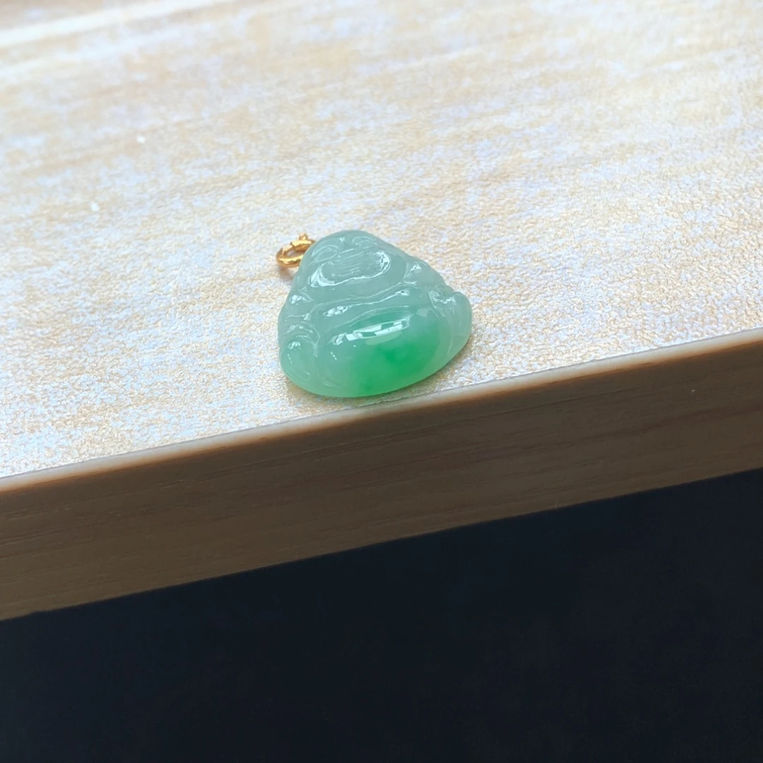 翡翠18K金镶嵌颈饰吊坠