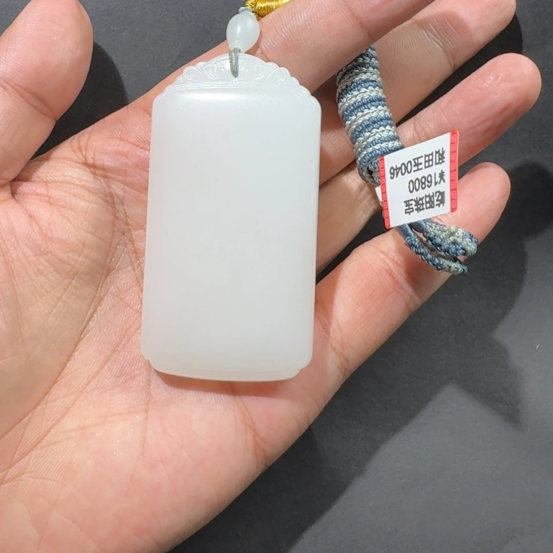 随***转和田玉未镶嵌颈饰