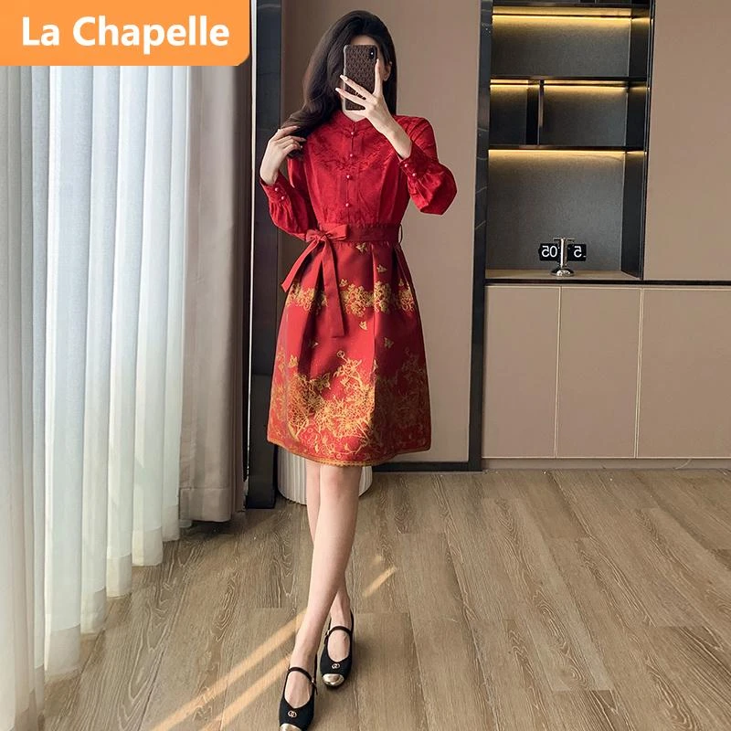 拉夏贝尔国风新中式气质连衣裙女2025秋季高档红色长袖结婚礼服裙