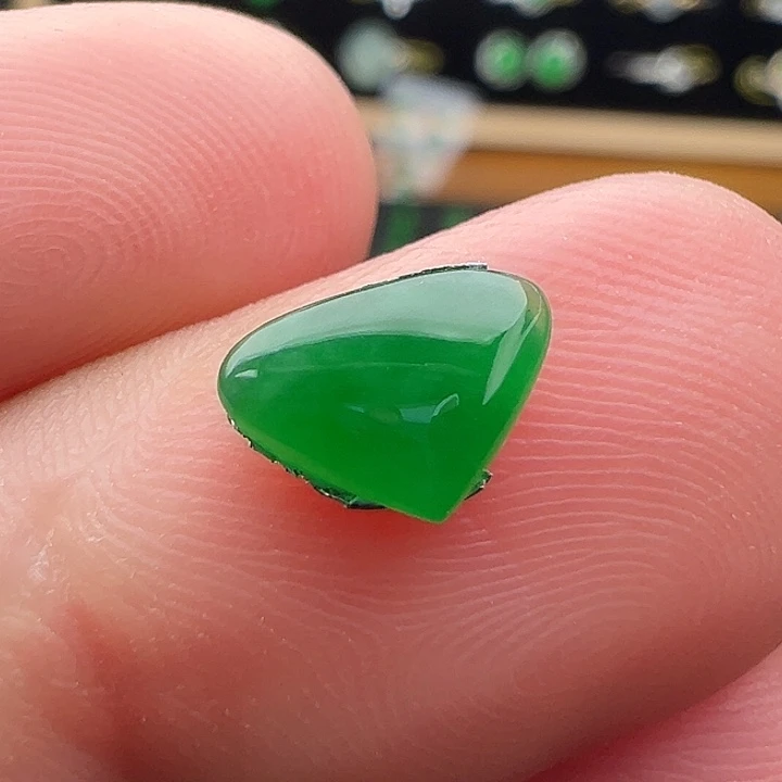 翡翠未镶嵌颈饰心6.4