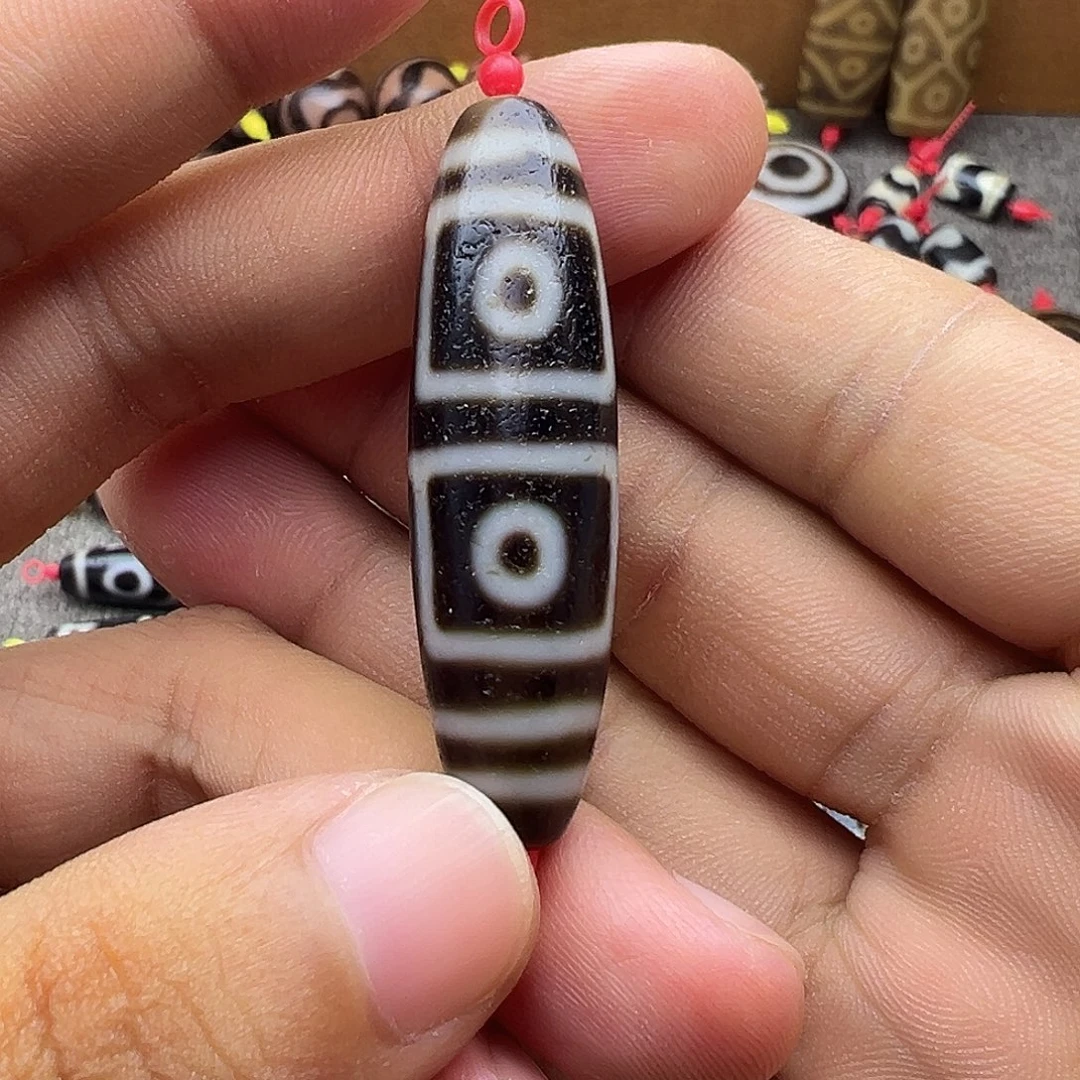 玛瑙/玉髓未镶嵌吊坠(赠链)曲贡天珠