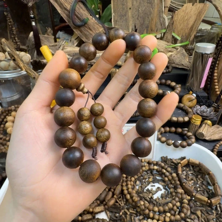 沉香沉香碎屑海南陆河白棋1.5大42克➕沉香碎屑多样性