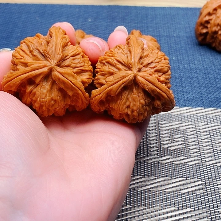 耳***东吊坠文玩核桃三棱