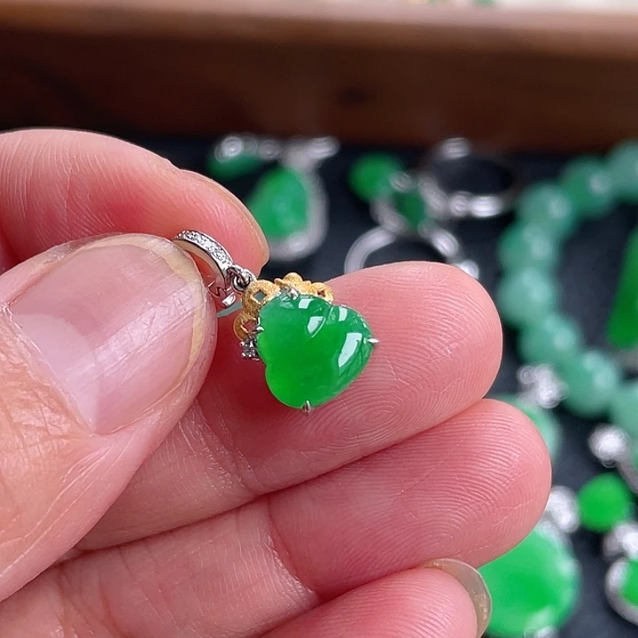 翡翠18K金镶嵌吊坠(不含链)A**e绿葫芦