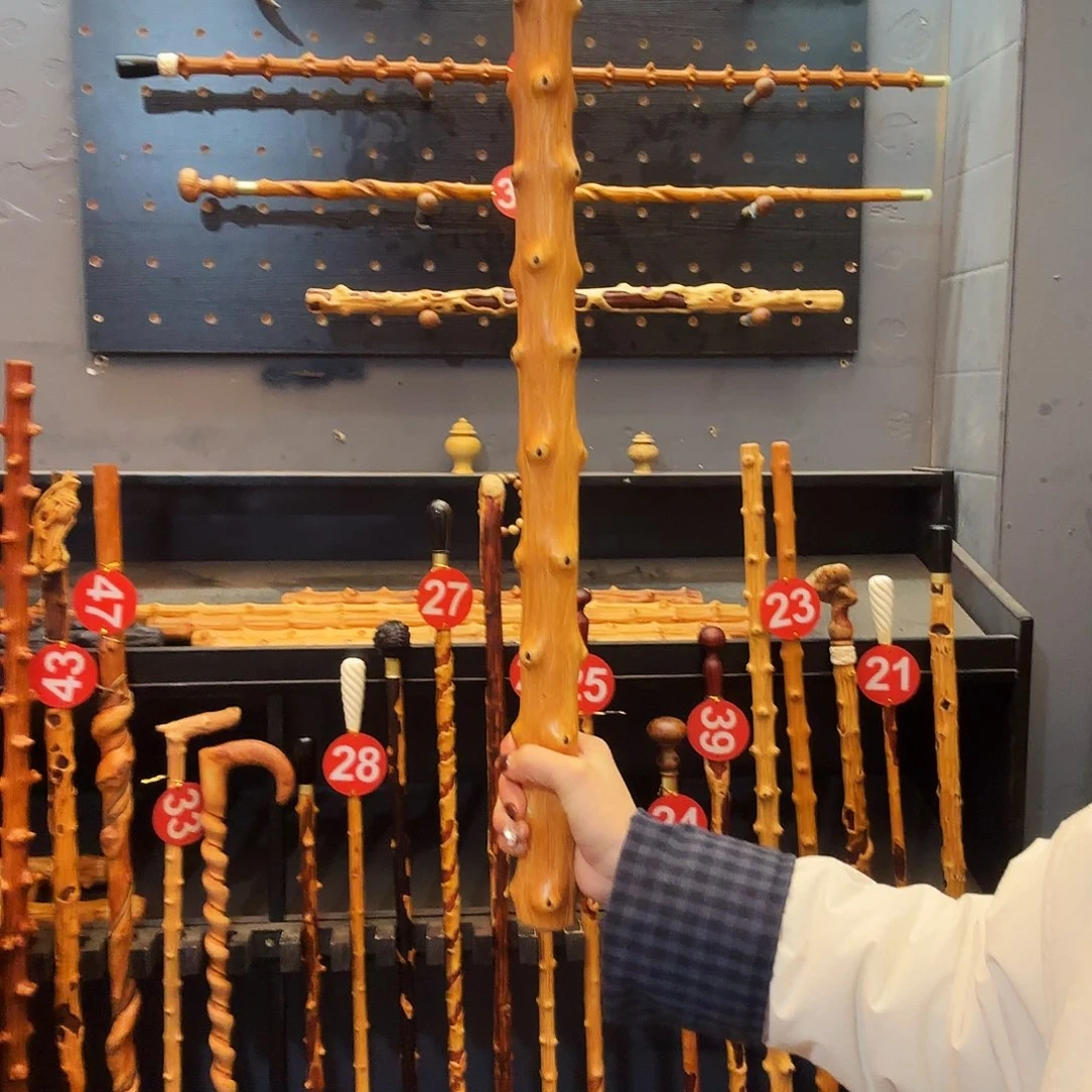 卖***哥68公分左右长，短棍