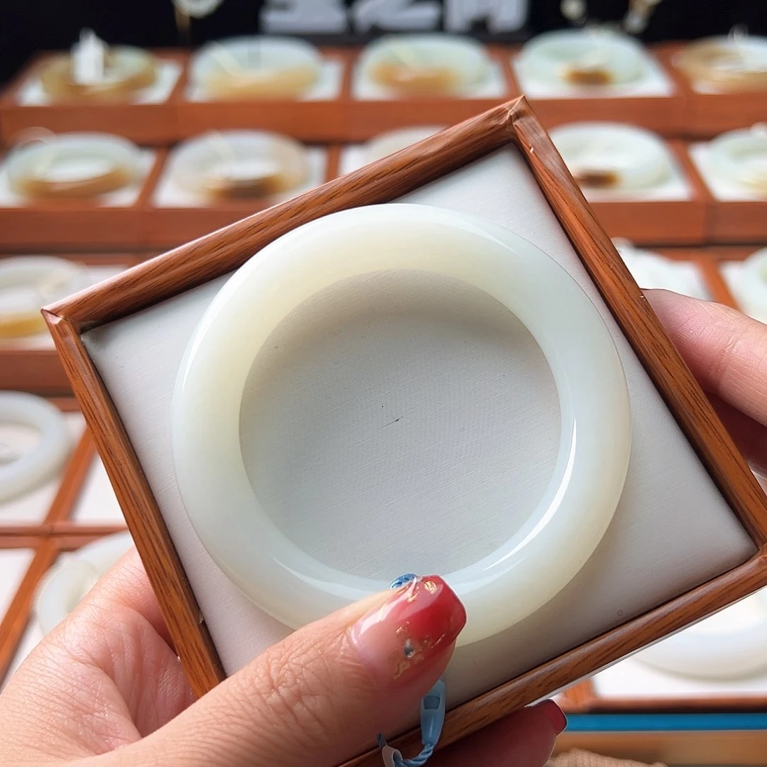 和田玉手镯未镶嵌56