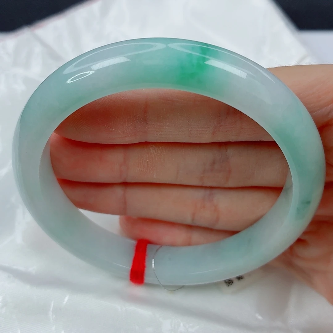 翡翠未镶嵌手镯59.5正圈，细条飘绿，完整，012