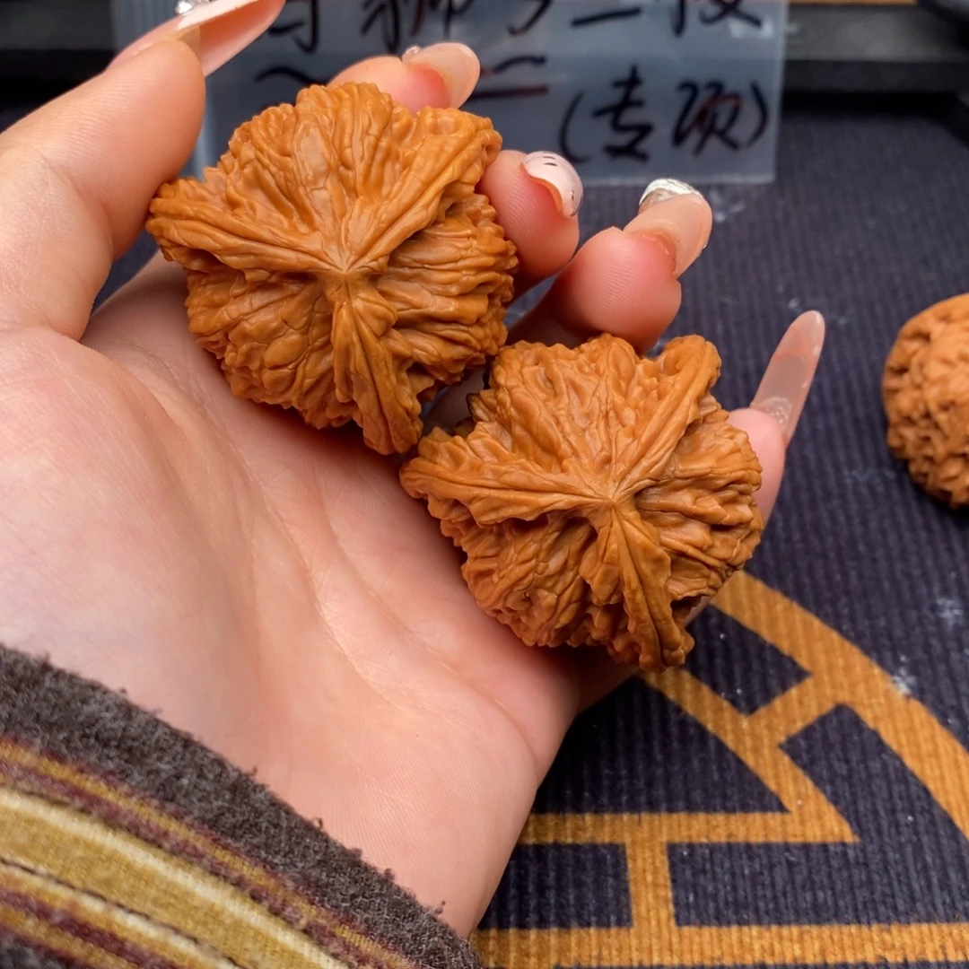 *****文玩核桃吊坠白狮子