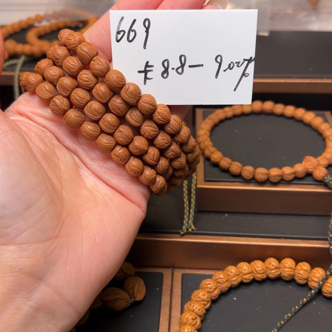 伟***吊坠桃核秦岭野生龙纹桃核