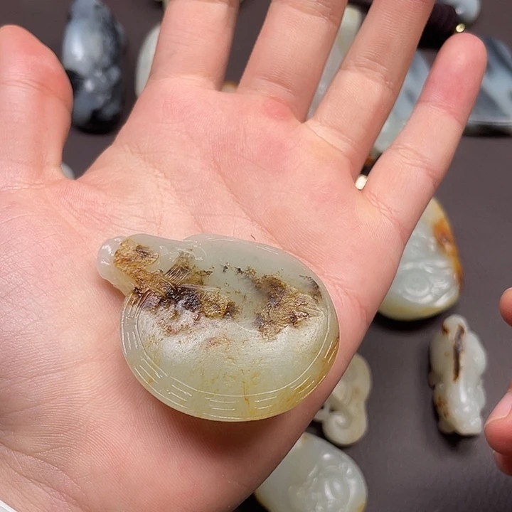 和田玉未镶嵌颈饰