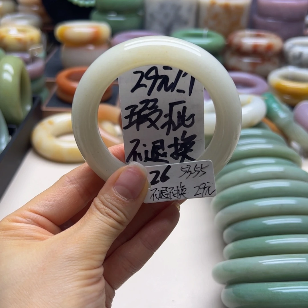 未镶嵌手镯石英岩玉