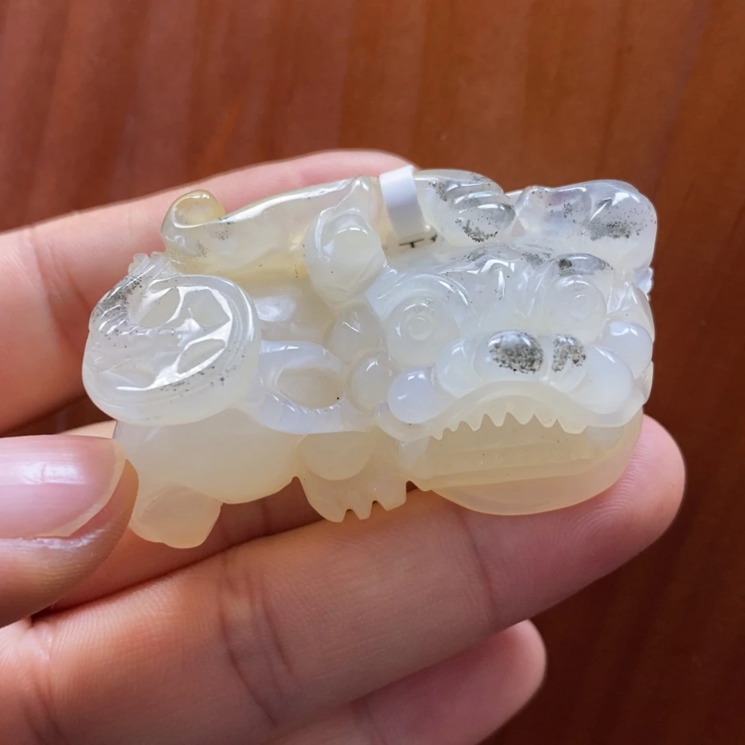 石英质玉（黄龙玉）未镶嵌颈饰