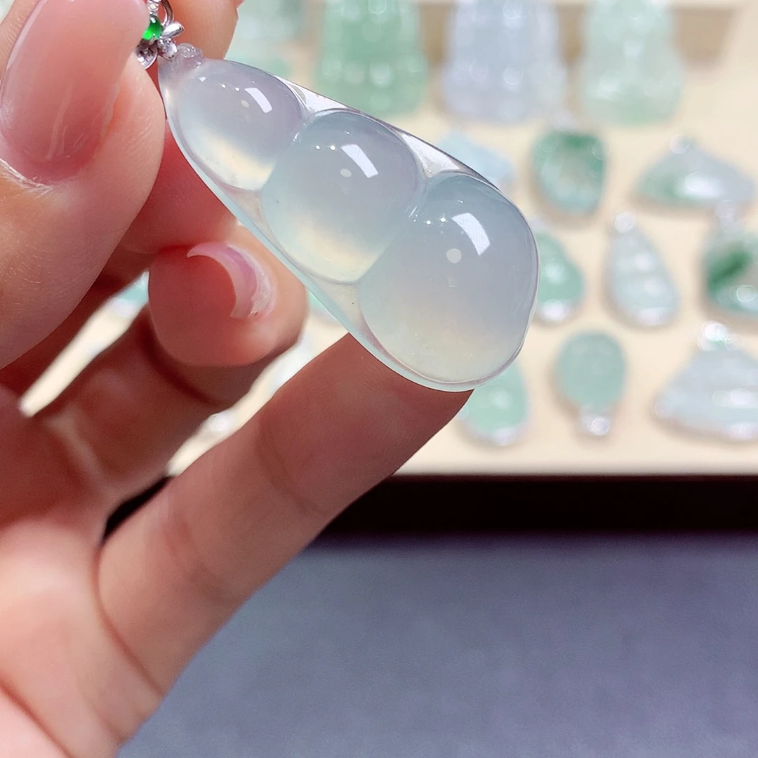 翡翠18K金镶嵌颈饰翡翠