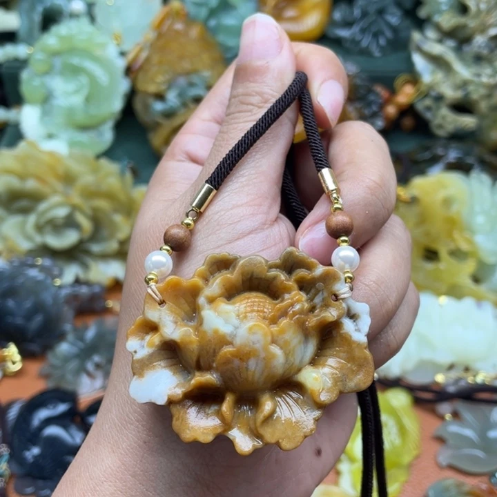蛇纹石玉未镶嵌吊坠