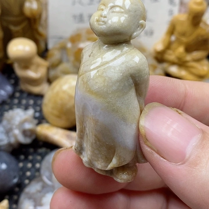 颈饰未镶嵌硅化珊瑚（珊瑚玉）