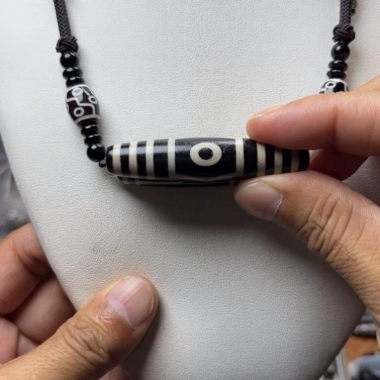 黔***拾玛瑙/玉髓未镶嵌颈饰