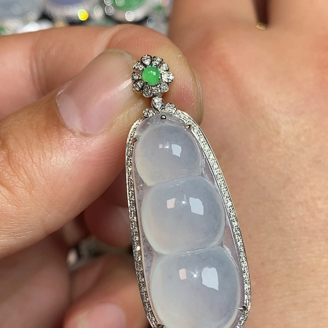 翡翠颈饰18K金镶嵌豆