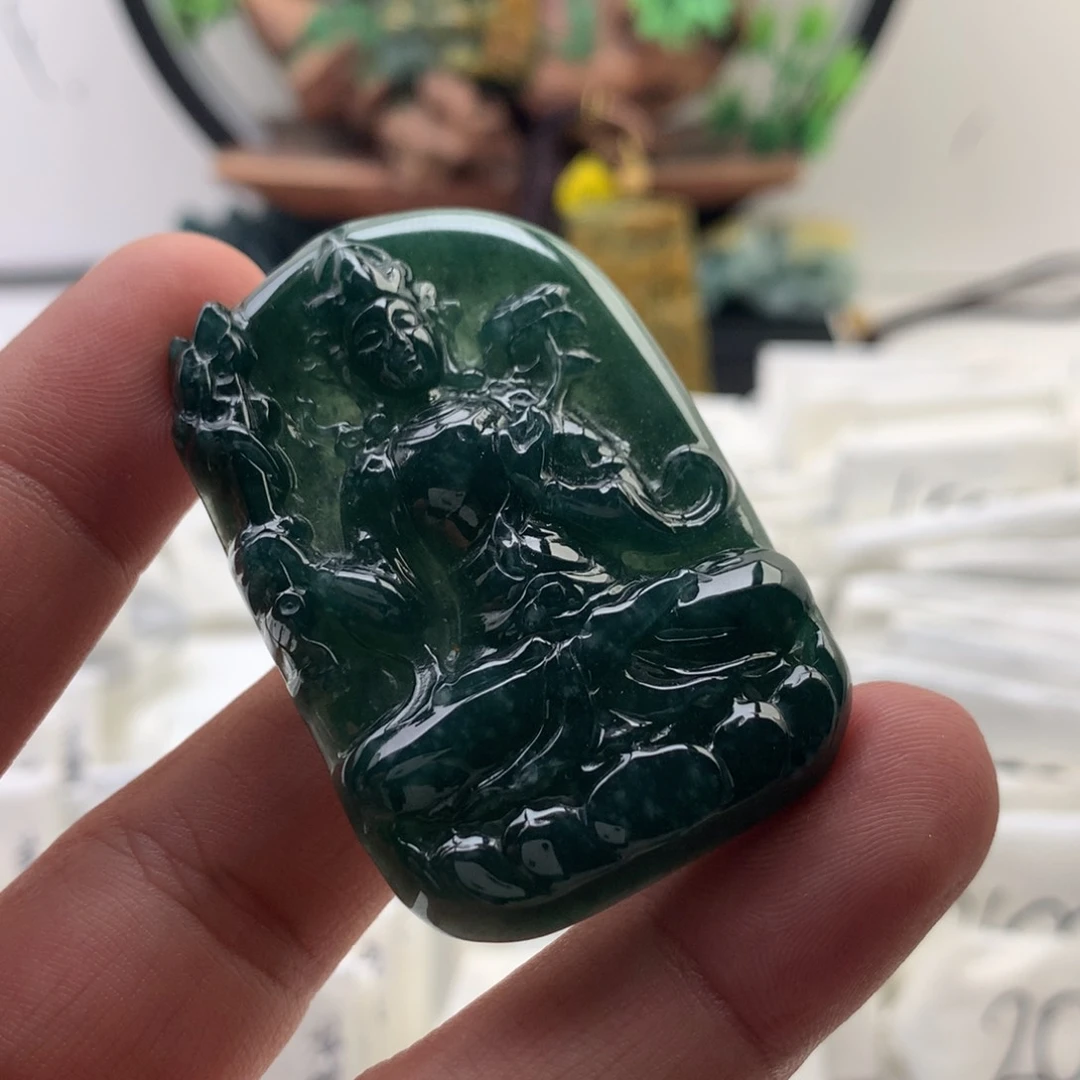 颈饰未镶嵌翡翠虚空