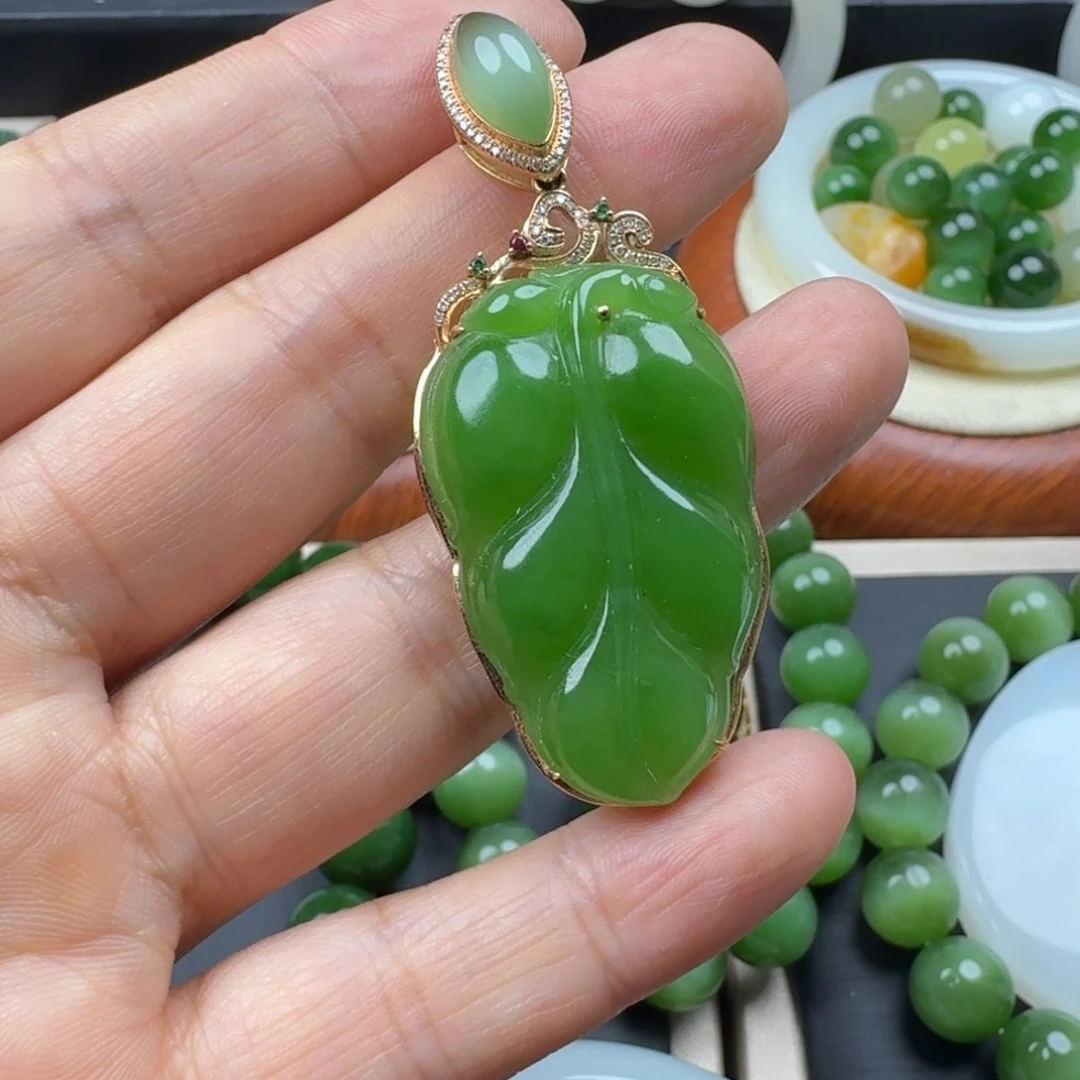 【闪购商品】颈饰18K金镶嵌和田玉（碧玉）