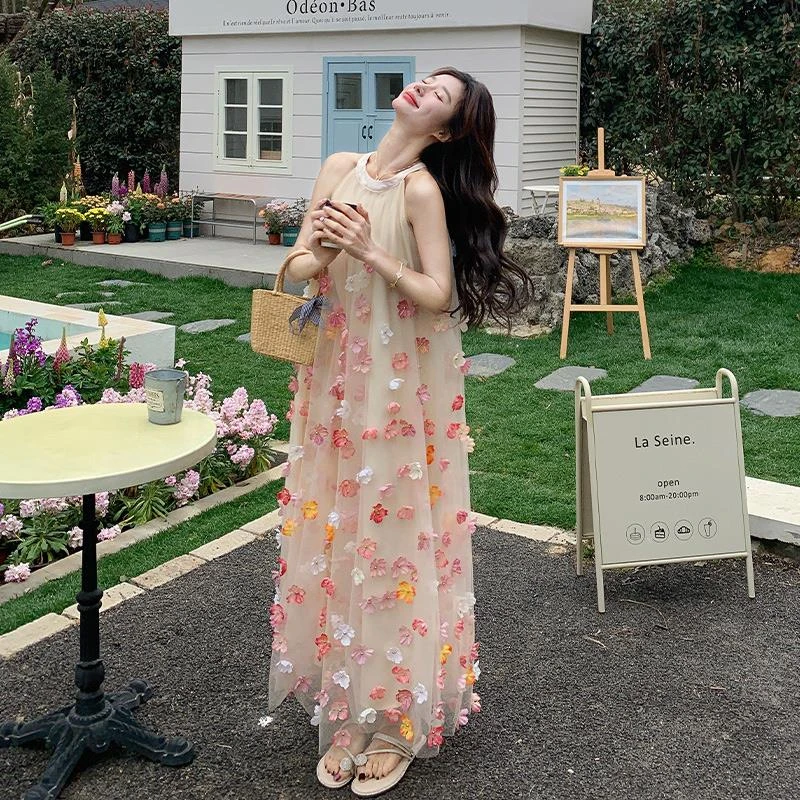 法式立体花朵挂脖连衣裙夏2025新款韩版甜美可爱风格衣服网纱长裙