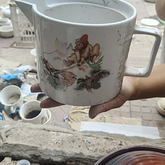 库存微瑕三打白骨精凉水壶一个