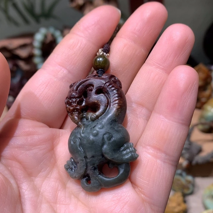 未镶嵌岫岩河磨玉（透闪石质玉）把件