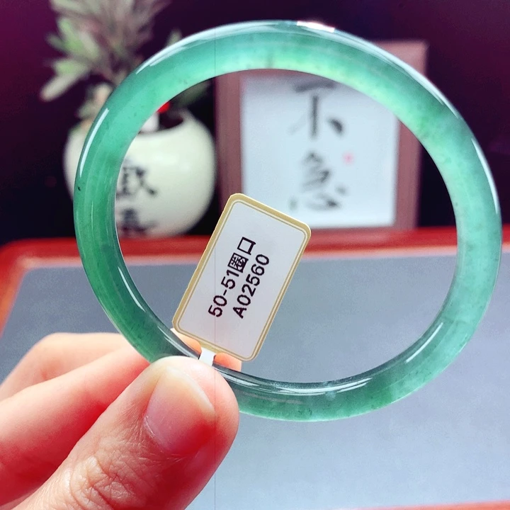 翡翠未镶嵌手镯圆镯