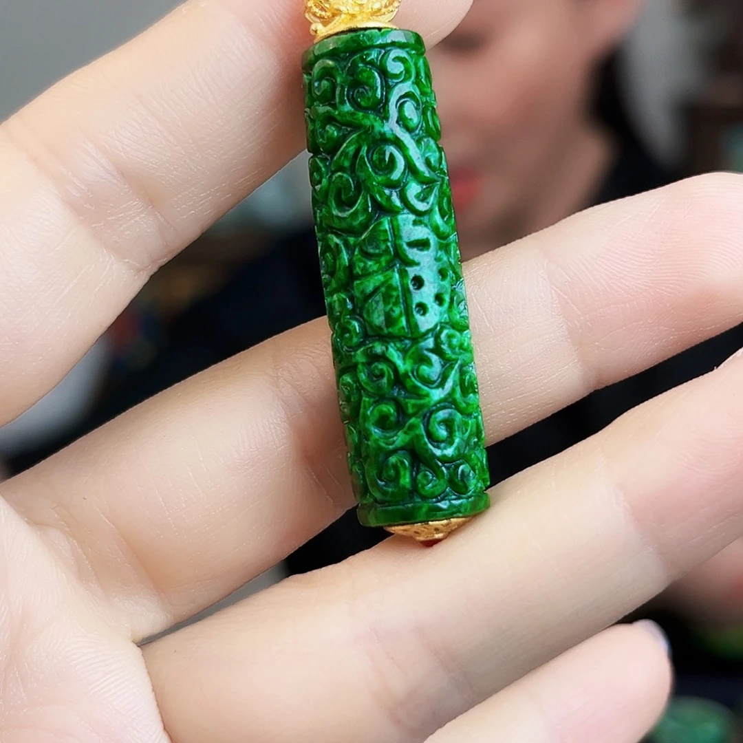 翡翠未镶嵌颈饰多样性