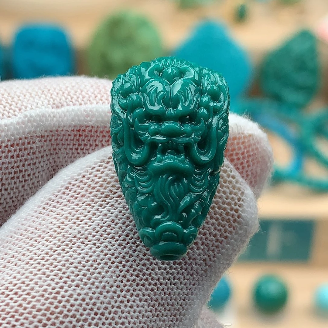 绿松石未镶嵌颈饰