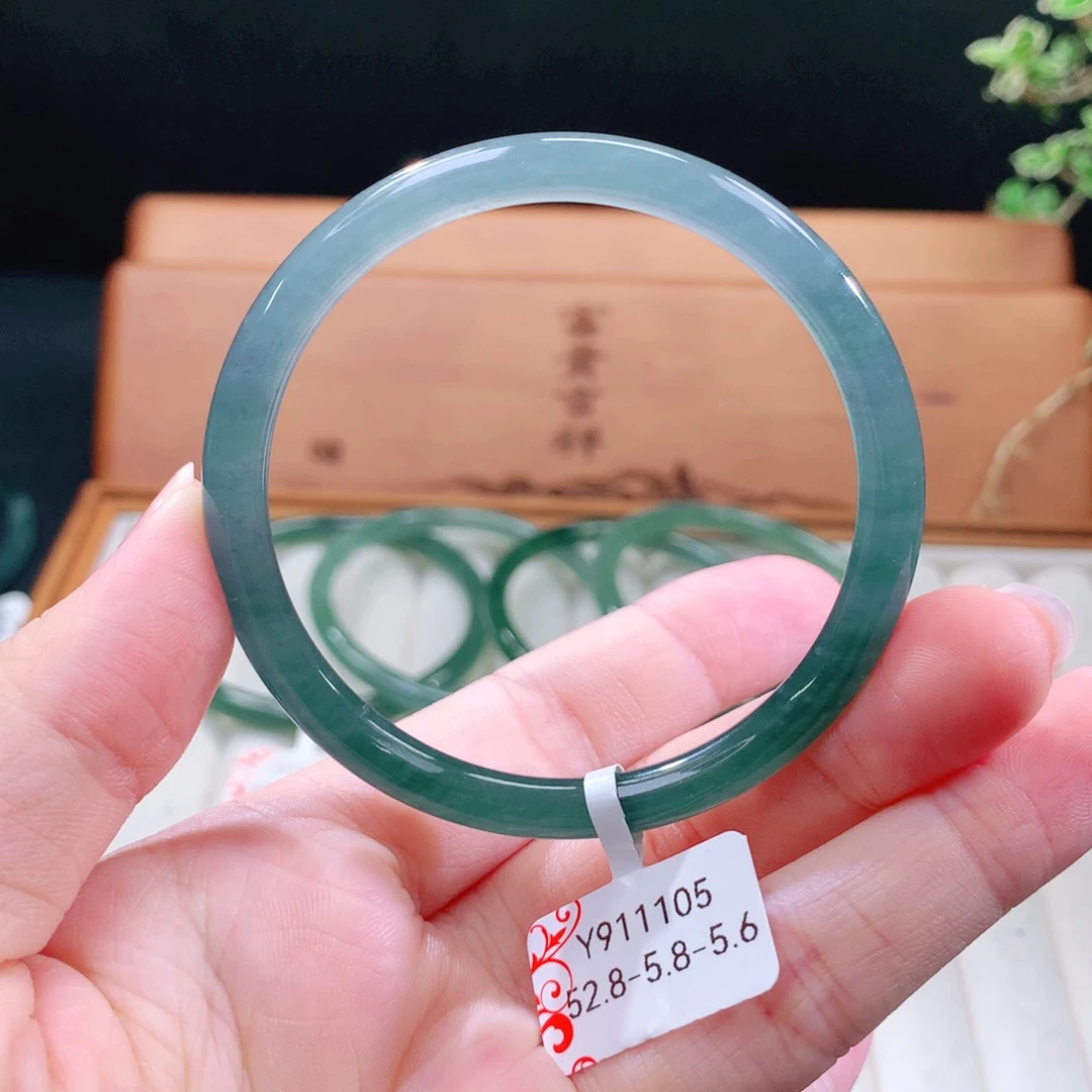翡翠手镯（圆镯）未镶嵌