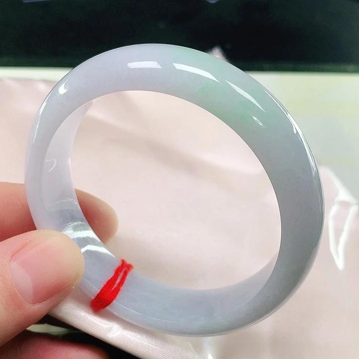 翡翠手镯未镶嵌翡翠手镯未镶嵌