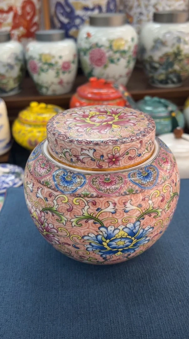 粉色珐琅彩螺旋口茶叶罐