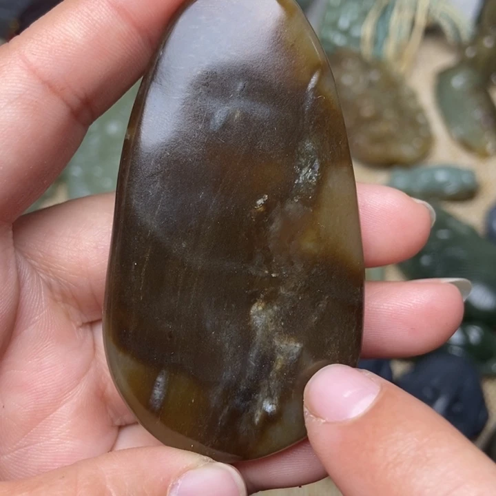 和田玉和田玉未镶嵌有棉点