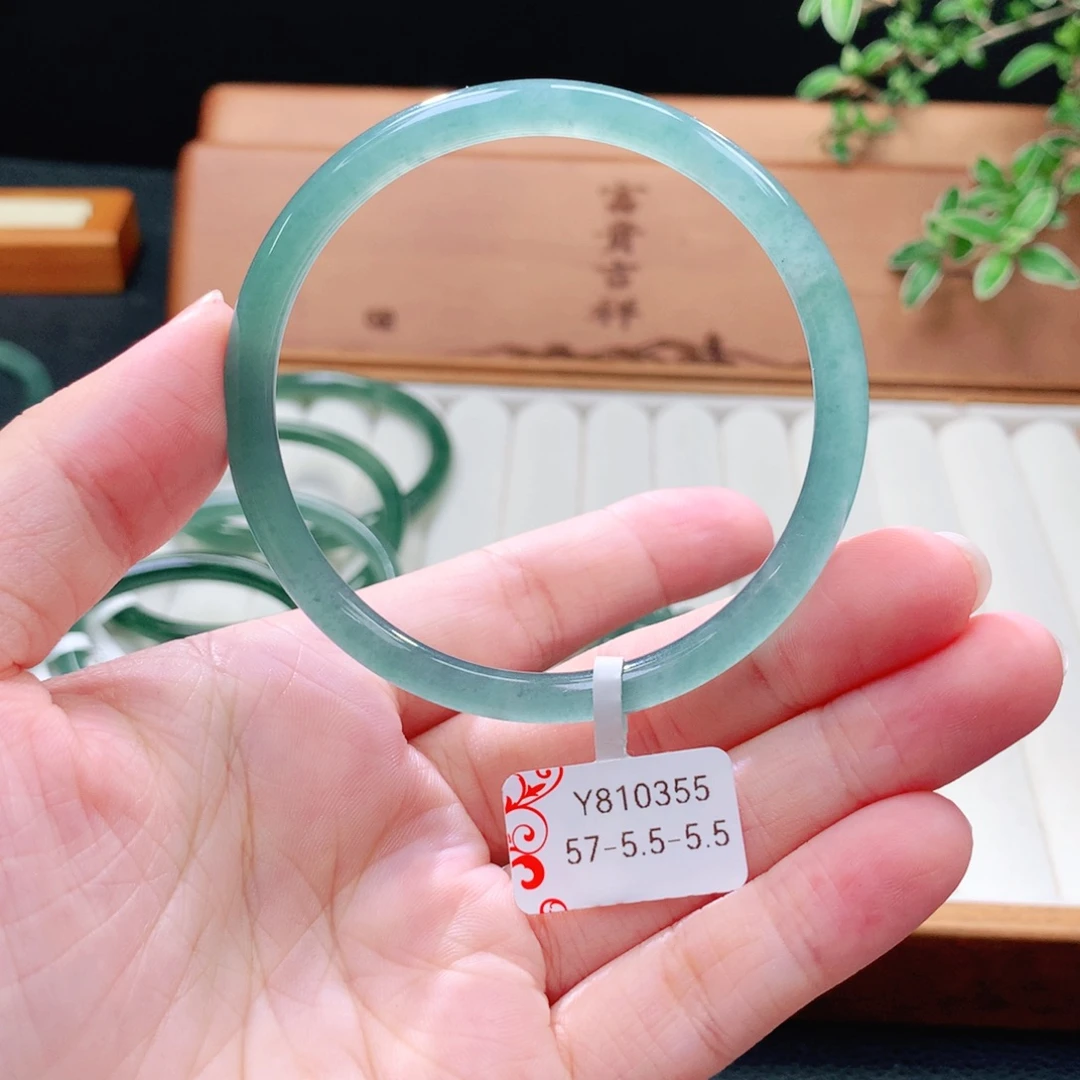 翡翠未镶嵌手镯（圆镯）