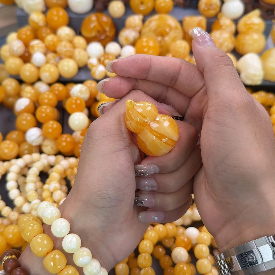 蜜蜡未镶嵌珠宝奇石