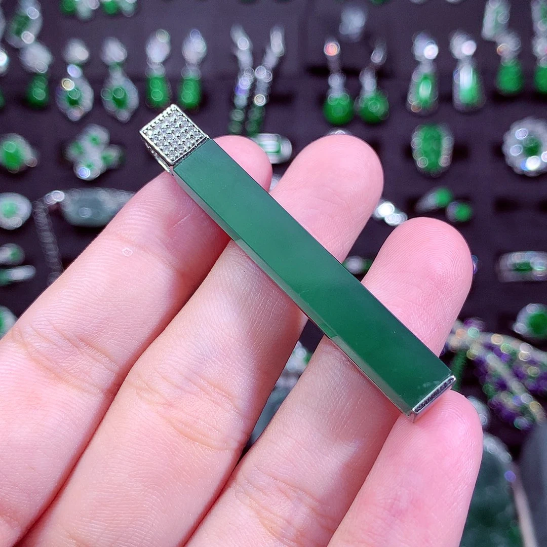 颈饰未镶嵌翡翠天然