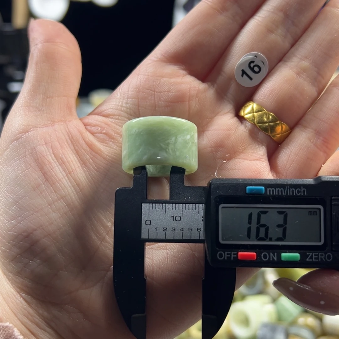 蛇纹石玉未镶嵌戒指