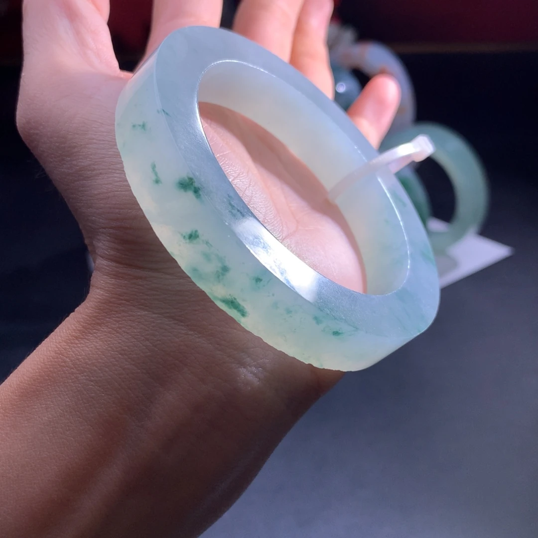 定制翡翠未镶嵌翡翠手镯