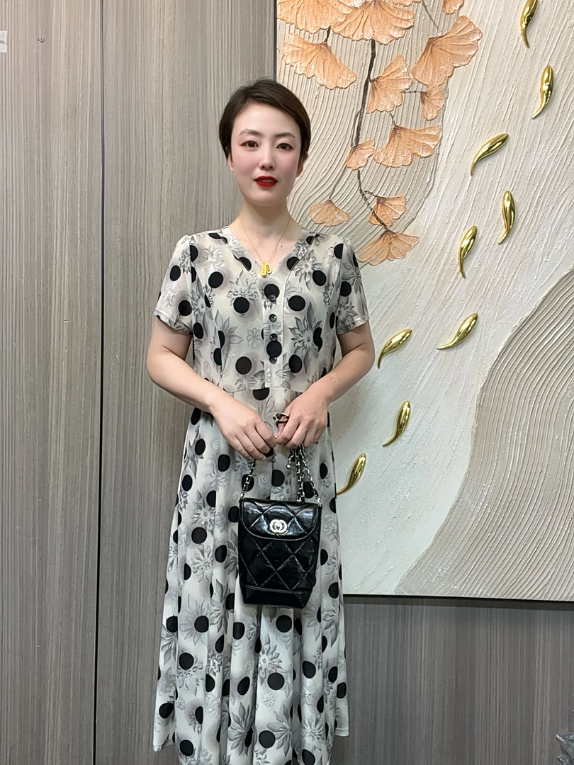 2025年显瘦波点碎花连衣裙