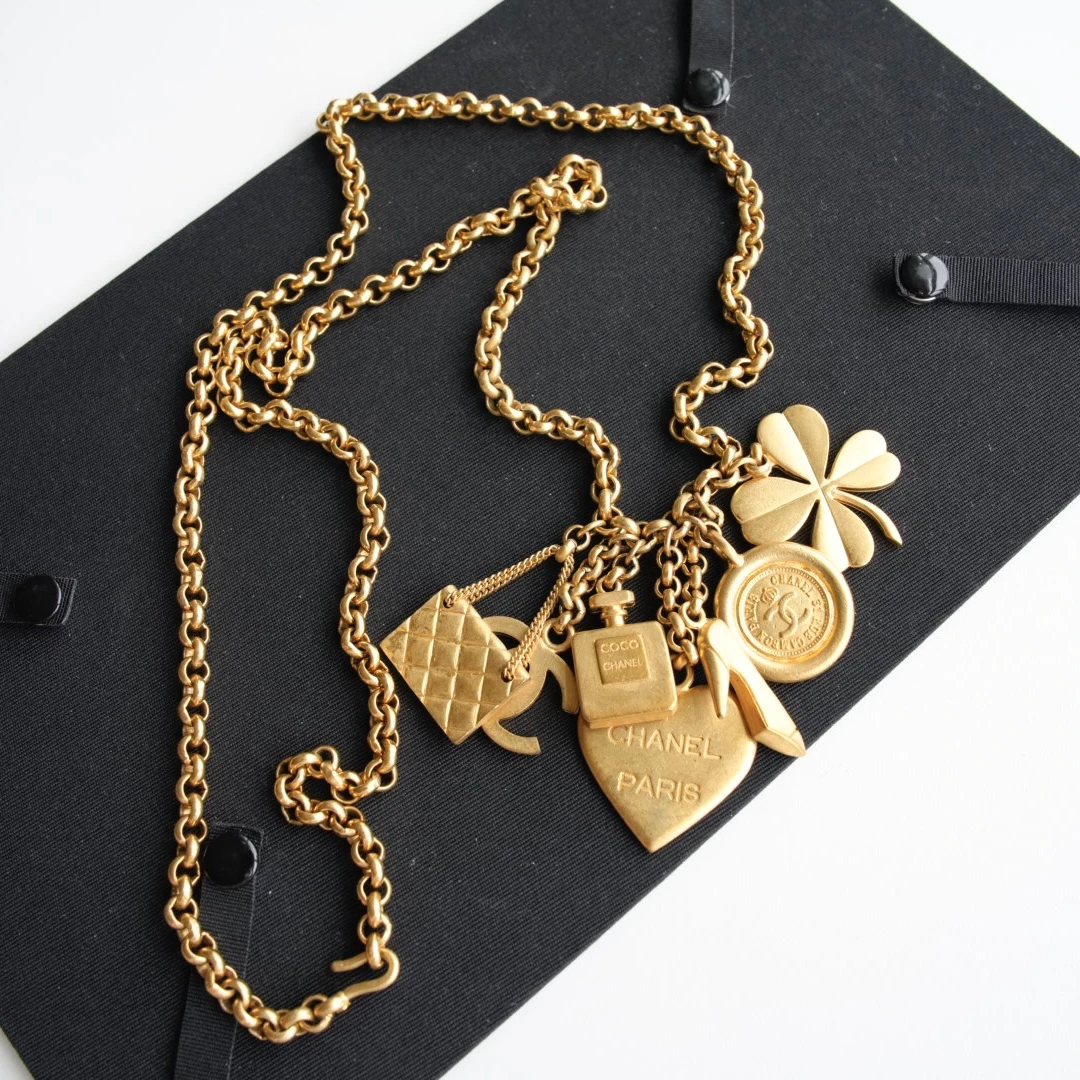 Chanel 金色多元素吊坠项链