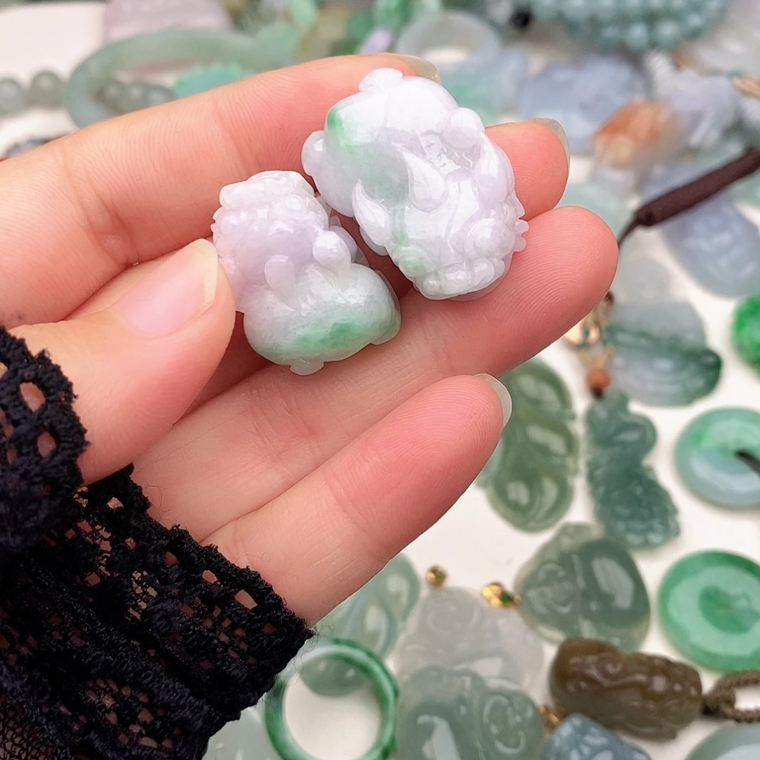 翡翠未镶嵌颈饰貔貅