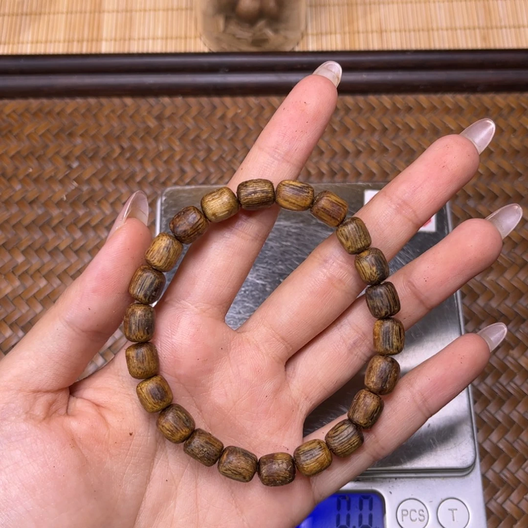 用***5香榧木海南莺歌绿随行手串5.3克