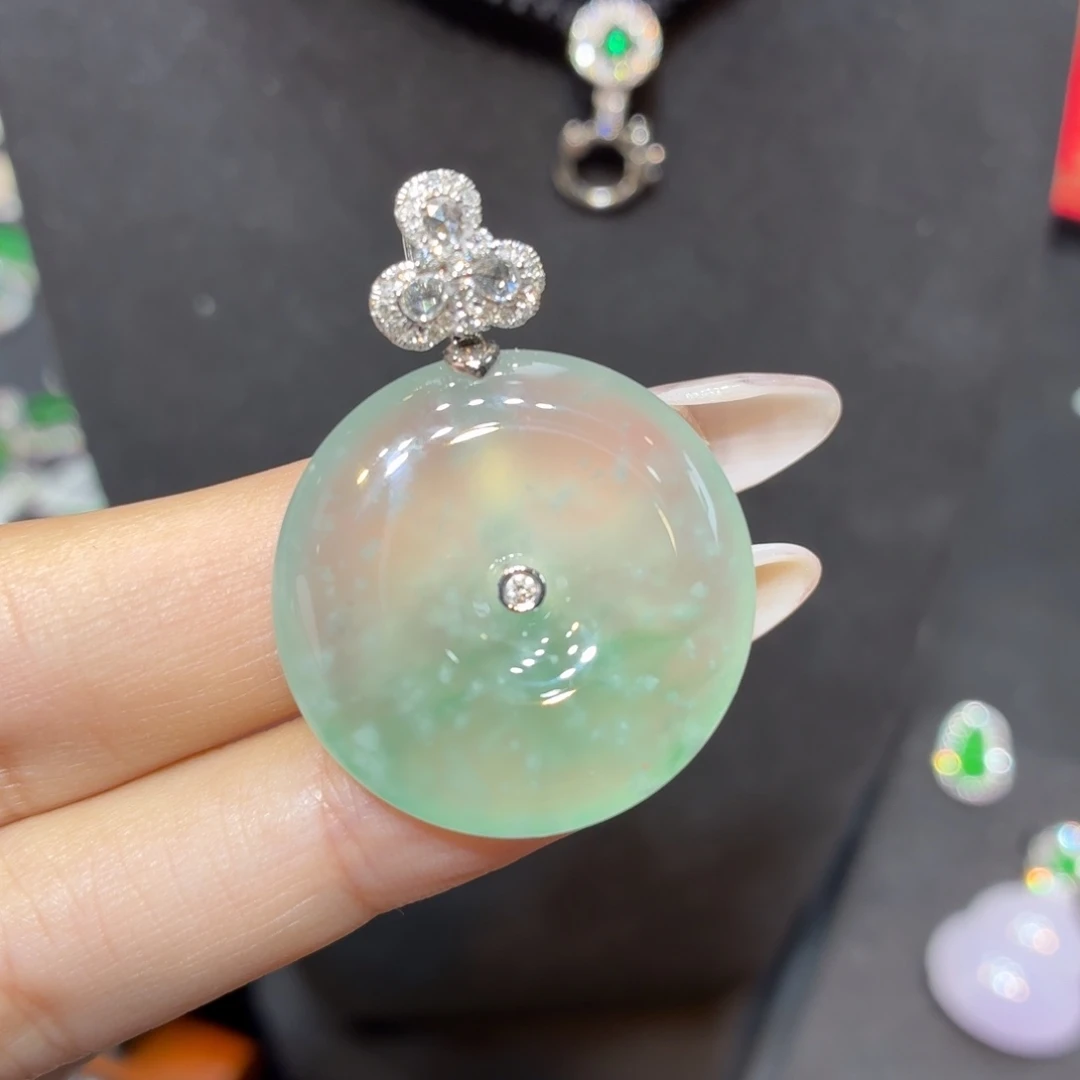 翡翠18K金镶嵌颈饰天然缅甸翡翠