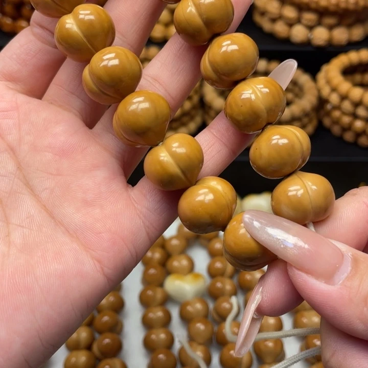 钱***钱吊坠猴头核桃微瑕大柯基屁桃